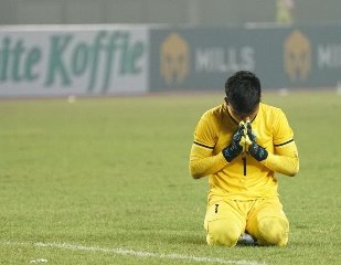 Kiper Timnas Cahya Supriyadi alami cedera (foto/twitter)